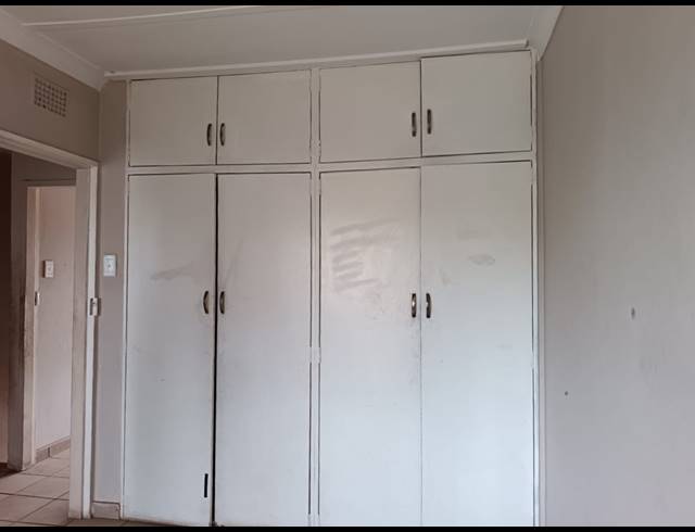 38 BEDROOM FLAT FOR SALE IN VANDERBIJLPARK CW 6